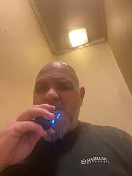 Snapshot of mrscum4u chatting on December 6, 2:13 am mrscum4u online show from December 6, 2:13 am