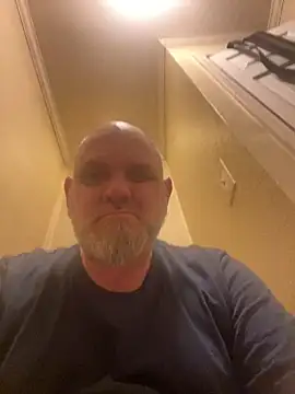 Snapshot of mrscum4u chatting on January 5, 3:00 am mrscum4u online show from January 5, 3:00 am