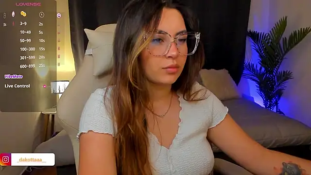 dakottaa  online show from January 16, 12:03 am