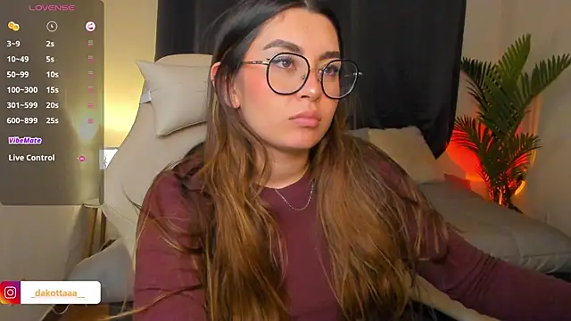 dakottaa  online show from March 26, 11:43 pm