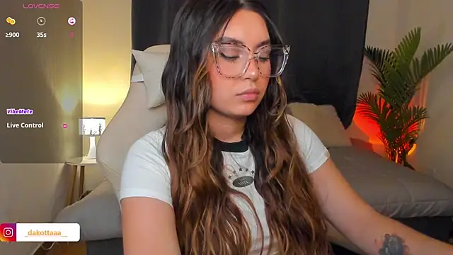 dakottaa  online show from March 28, 11:59 pm