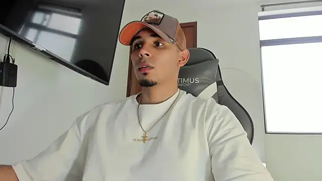 Snapshot of joss_111 chatting on November 1, 7:05 pm joss 111 online show from November 1, 7:05 pm