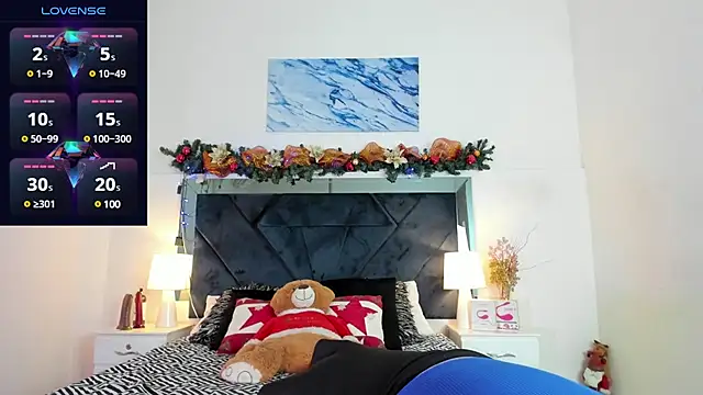 Snapshot of Lauralove_69 chatting on December 9, 6:25 pm Lauralove 69 online show from December 9, 6:25 pm