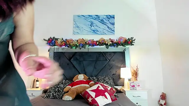 Snapshot of Lauralove_69 chatting on December 30, 7:11 pm Lauralove 69 online show from December 30, 7:11 pm