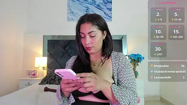 Snapshot of Lauralove_69 chatting on March 7, 1:53 am Lauralove 69 online show from March 7, 1:53 am