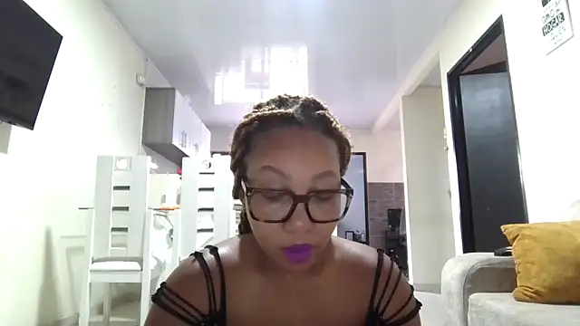 megan-hotxx online show from April 8, 3:45 pm