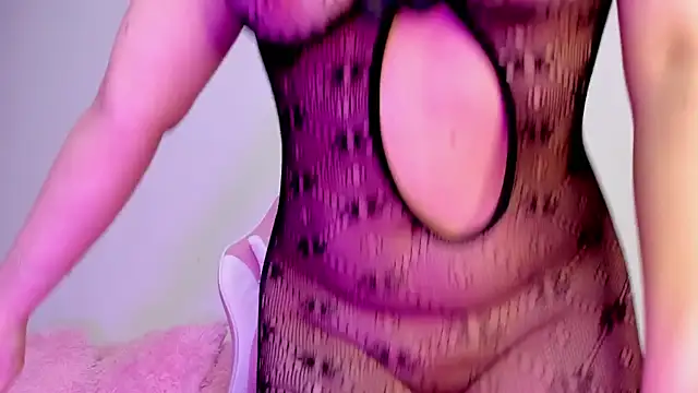 Snapshot of Abby-02 chatting on December 7, 1:36 am Abby-02 online show from December 7, 1:36 am