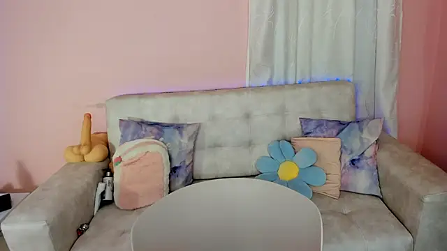 Snapshot of tinysara chatting on March 6, 4:49 pm tinysara online show from March 6, 4:49 pm