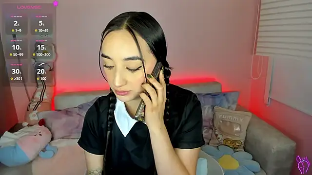 tinysara online show from March 6, 4:25 pm