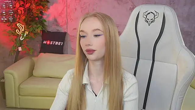 Amelia Blaze online show from December 9, 7:06 am