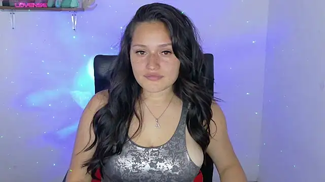 Snapshot of megan_doll2 chatting on January 19, 1:53 am megan doll2 online show from January 19, 1:53 am