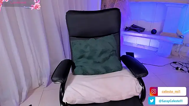 Snapshot of scarlet_miller1 chatting on January 28, 11:17 am scarlet miller1 online show from January 28, 11:17 am