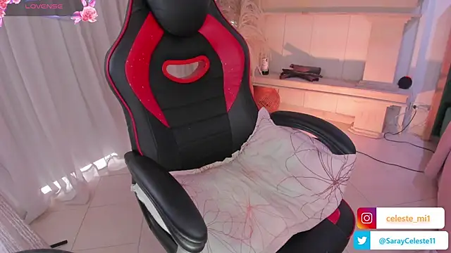 Snapshot of scarlet_miller1 chatting on February 13, 12:00 pm scarlet miller1 online show from February 13, 12:00 pm