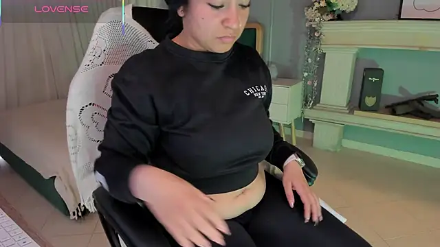 Snapshot of scarlet_miller1 chatting on March 7, 12:12 pm scarlet miller1 online show from March 7, 12:12 pm