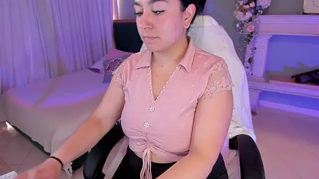 Snapshot of scarlet_miller1 chatting on March 10, 12:04 pm scarlet miller1 online show from March 10, 12:04 pm