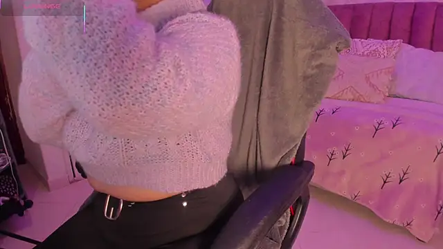 Snapshot of scarlet_miller1 chatting on September 19, 12:28 pm scarlet miller1 online show from September 19, 12:28 pm