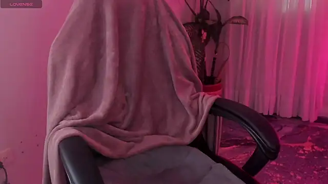 Snapshot of scarlet_miller1 chatting on October 1, 12:33 pm scarlet miller1 online show from October 1, 12:33 pm