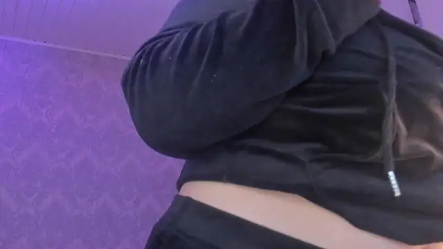 Snapshot of scarlet_miller1 chatting on October 7, 12:02 pm scarlet miller1 online show from October 7, 12:02 pm