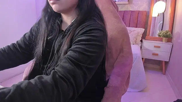 Snapshot of scarlet_miller1 chatting on October 15, 11:54 am scarlet miller1 online show from October 15, 11:54 am