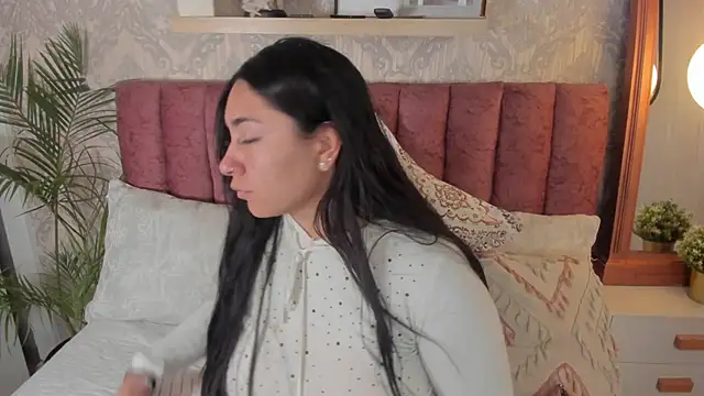 Snapshot of scarlet_miller1 chatting on October 17, 11:57 am scarlet miller1 online show from October 17, 11:57 am