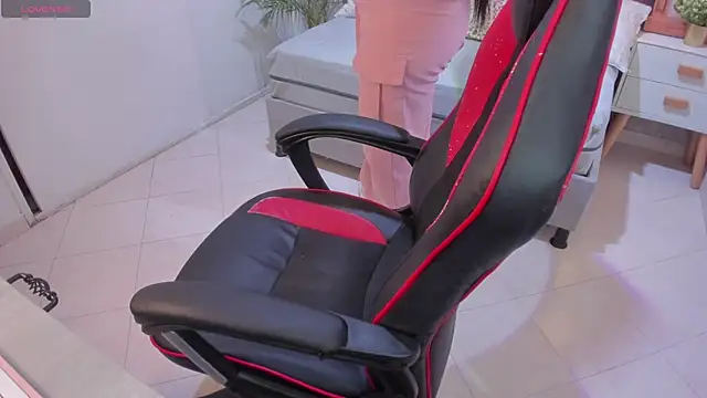 Snapshot of scarlet_miller1 chatting on October 18, 12:06 pm scarlet miller1 online show from October 18, 12:06 pm