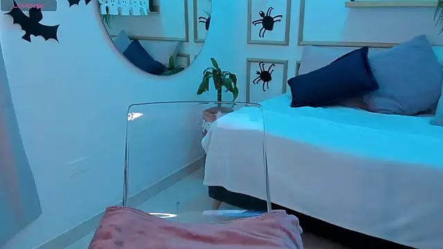 Snapshot of scarlet_miller1 chatting on October 23, 11:53 am scarlet miller1 online show from October 23, 11:53 am