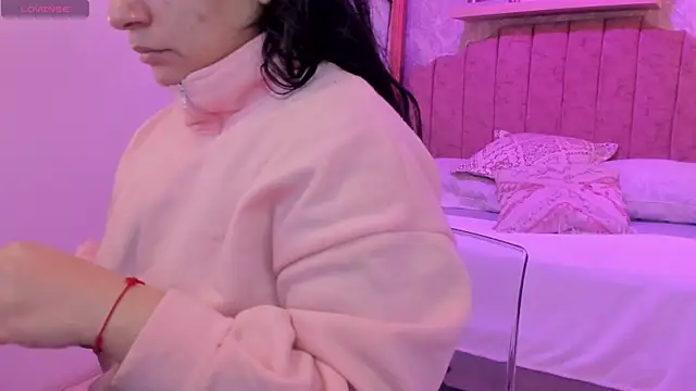 Snapshot of scarlet_miller1 chatting on October 25, 11:51 am scarlet miller1 online show from October 25, 11:51 am