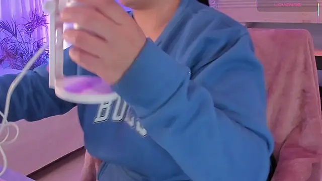 Snapshot of scarlet_miller1 chatting on November 18, 12:20 pm scarlet miller1 online show from November 18, 12:20 pm