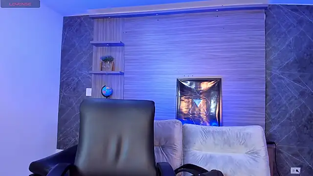 charlottewhitte online show from January 16, 11:47 am