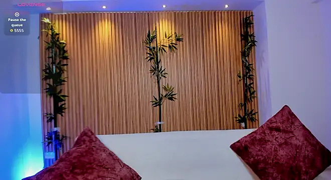 charlottewhitte online show from March 9, 11:14 am