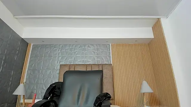 charlottewhitte online show from April 15, 10:55 am