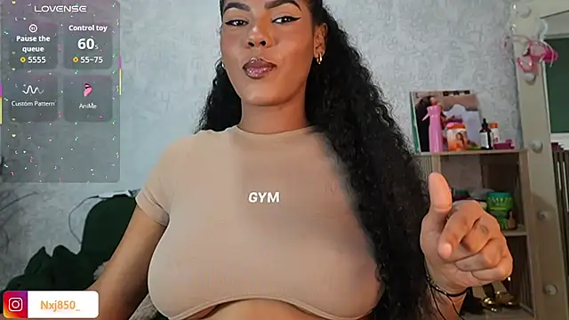 HOTBLACKANDWHITE2 online show from February 8, 10:35 pm