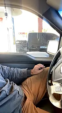 Snapshot of Themechanic420 chatting on December 3, 8:50 pm Themechanic420 online show from December 3, 8:50 pm