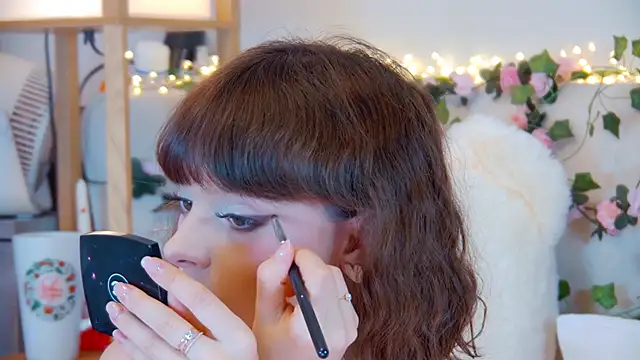 ElisabethDavis online show from March 4, 7:20 pm