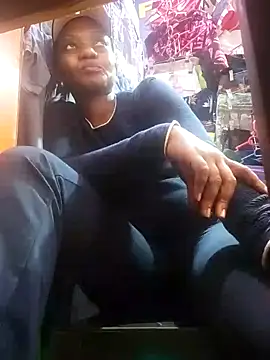 Snapshot of Hailey_BaileyXYZ chatting on February 15, 11:17 am Hailey BaileyXYZ online show from February 15, 11:17 am