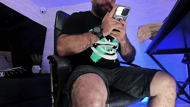 Snapshot of jhon_bear03 chatting on June 3, 2:33 pm jhon bear03 online show from June 3, 2:33 pm