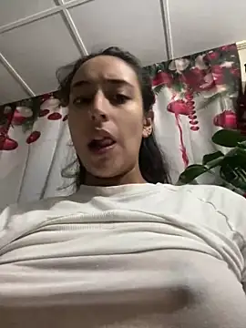 Vaiolet a online show from December 6, 11:57 pm