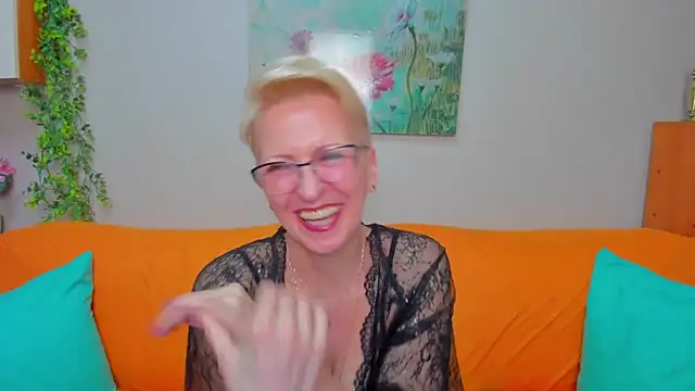 iamyourdream89 online show from March 22, 9:45 am