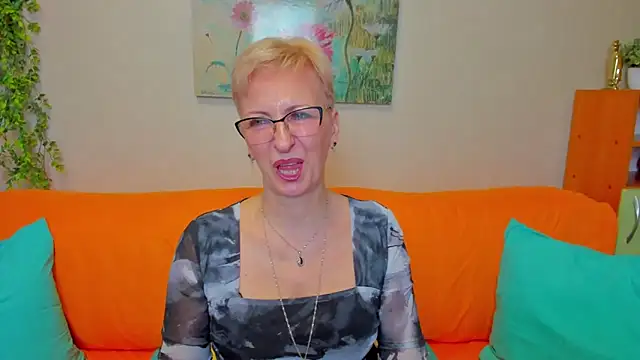 iamyourdream89 online show from April 1, 12:39 pm