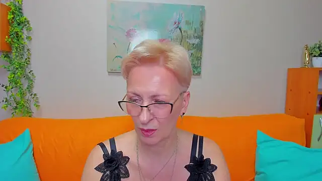 iamyourdream89 online show from April 3, 4:27 pm