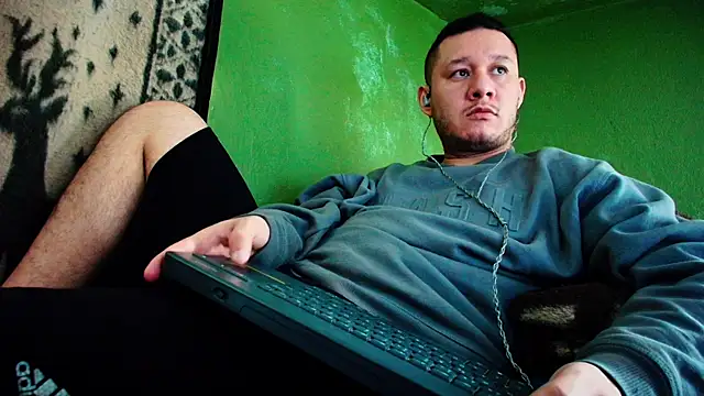 Snapshot of sweet_cock28 chatting on December 3, 4:06 pm sweet cock28 online show from December 3, 4:06 pm