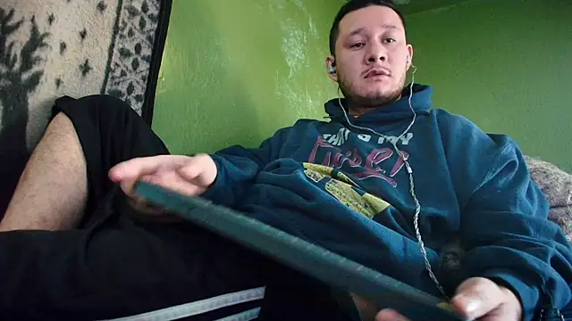 Snapshot of sweet_cock28 chatting on December 13, 4:05 pm sweet cock28 online show from December 13, 4:05 pm