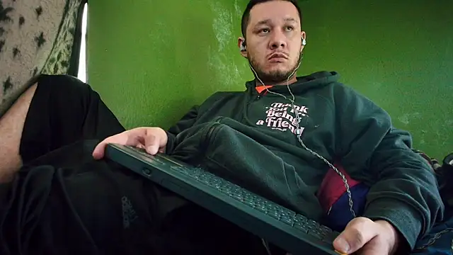 Snapshot of sweet_cock28 chatting on December 15, 3:20 pm sweet cock28 online show from December 15, 3:20 pm