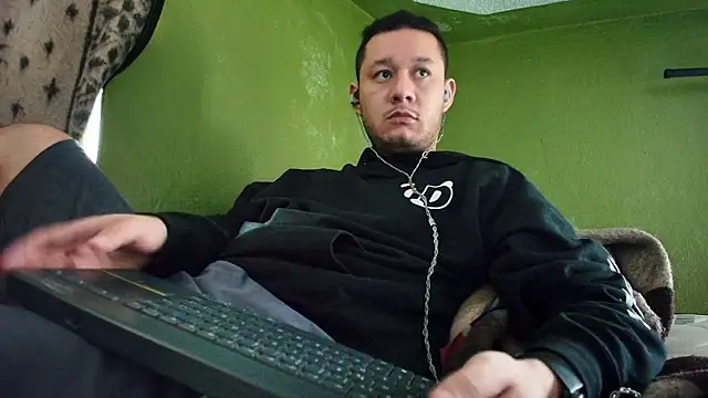 Snapshot of sweet_cock28 chatting on January 7, 3:44 pm sweet cock28 online show from January 7, 3:44 pm