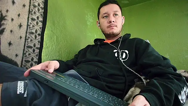 Snapshot of sweet_cock28 chatting on January 11, 3:52 pm sweet cock28 online show from January 11, 3:52 pm