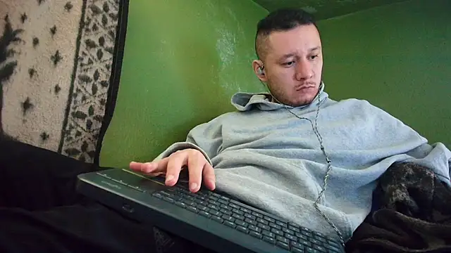 Snapshot of sweet_cock28 chatting on January 20, 3:50 pm sweet cock28 online show from January 20, 3:50 pm