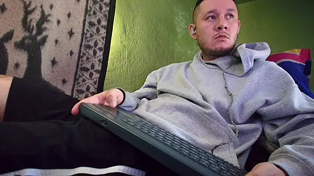 Snapshot of sweet_cock28 chatting on January 21, 3:43 pm sweet cock28 online show from January 21, 3:43 pm