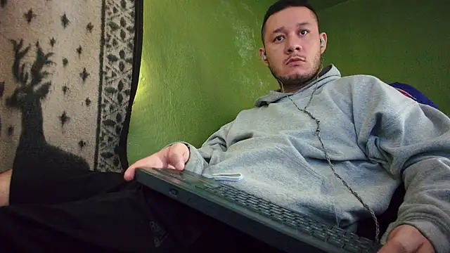 Snapshot of sweet_cock28 chatting on January 23, 3:22 pm sweet cock28 online show from January 23, 3:22 pm