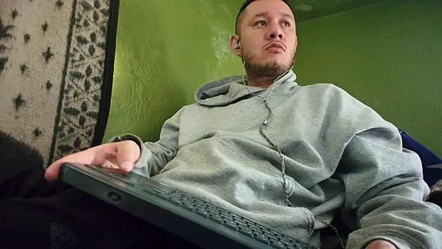 Snapshot of sweet_cock28 chatting on January 24, 3:55 pm sweet cock28 online show from January 24, 3:55 pm