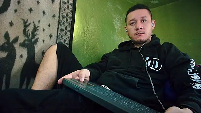 Snapshot of sweet_cock28 chatting on January 27, 3:39 pm sweet cock28 online show from January 27, 3:39 pm